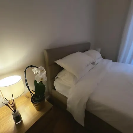 Apartment The 56 *